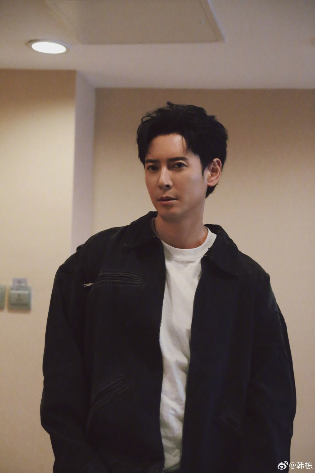 韓棟強調,直播中的流淚畫面只是配合現場效果開的玩笑。