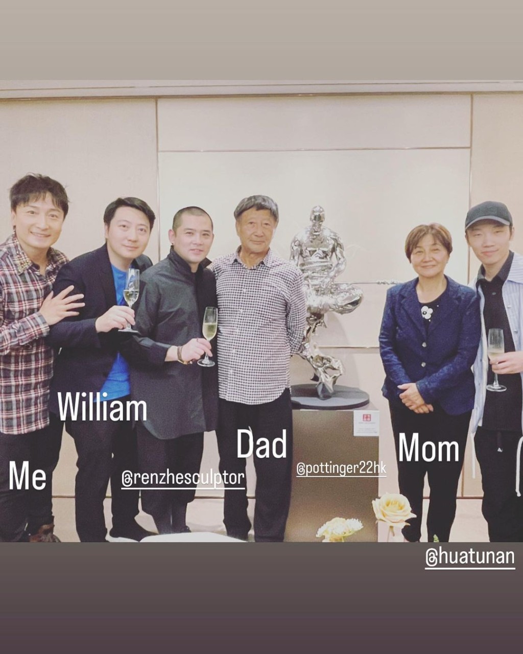 他早前亦分享過一家人的合照。