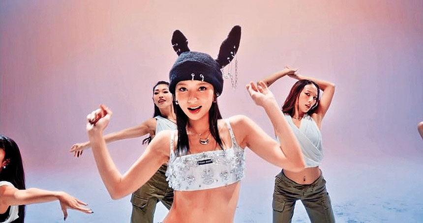 她除了是時尚界的寵兒，更曾推出單曲。