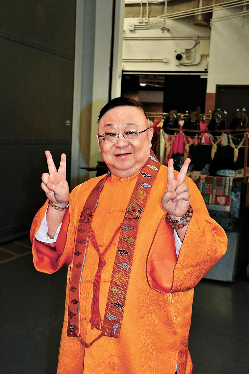 李居明笑言會為「當代青年粵劇團」的成員算八字。