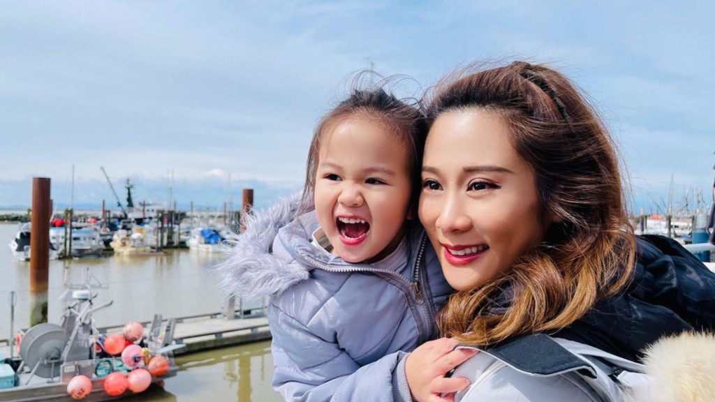 張嘉兒樂於分享與女兒的親子時光。