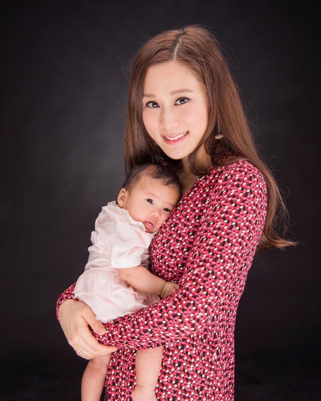 張嘉兒在2016年9月誕下大女劉在芯。