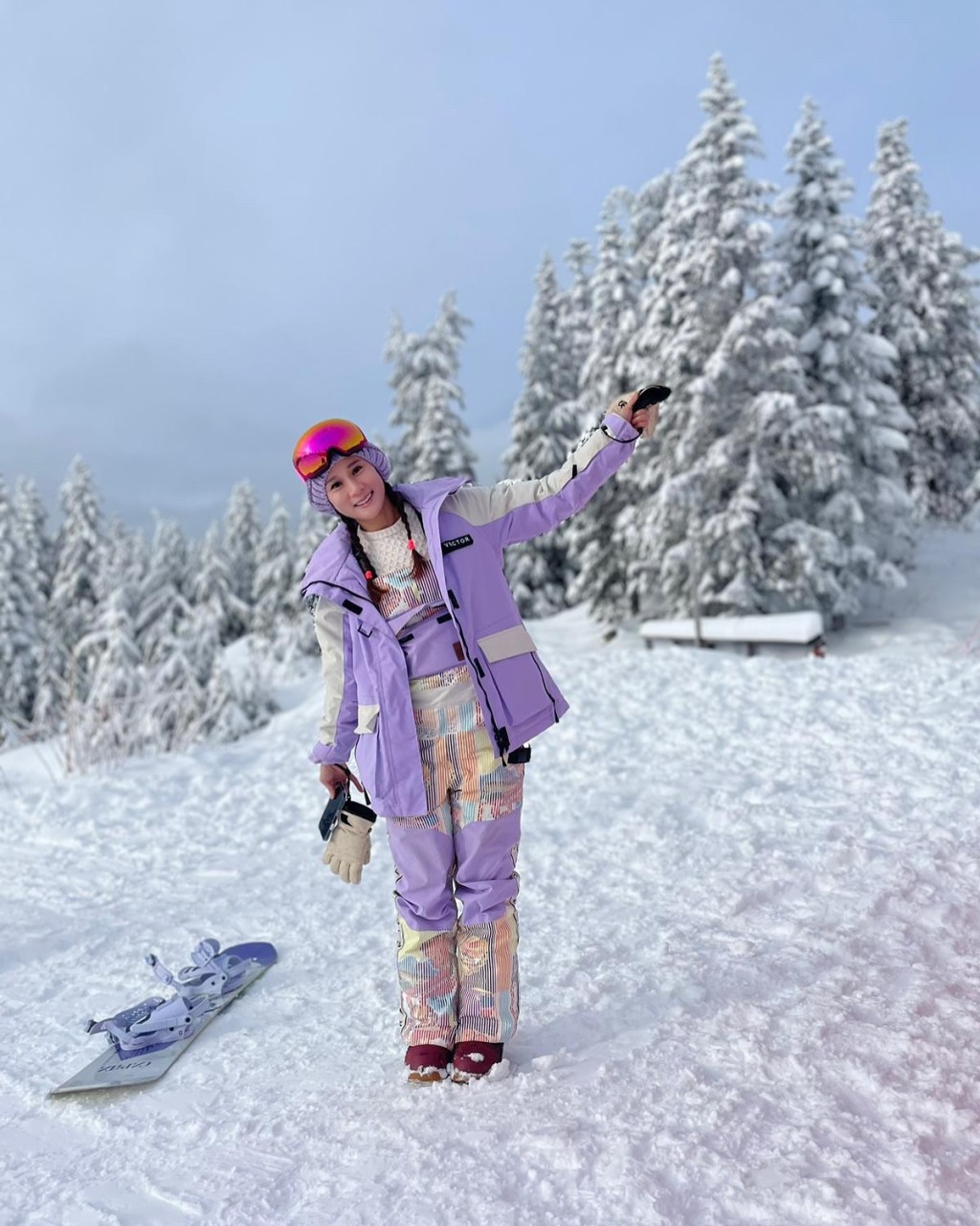張嘉兒去滑雪迎接新年。