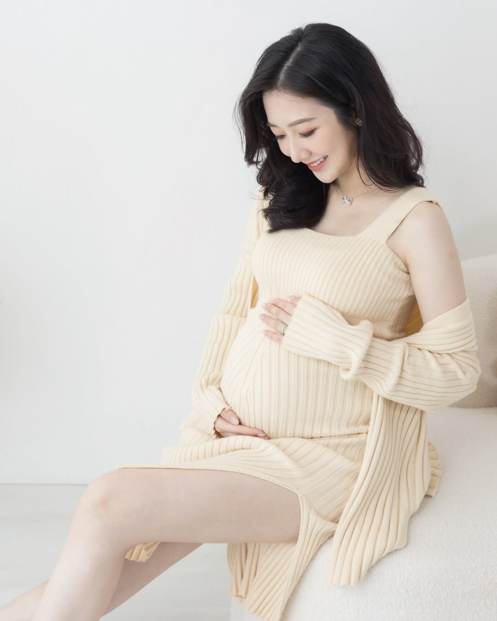 何依婷大方分享懷孕期間的照片。