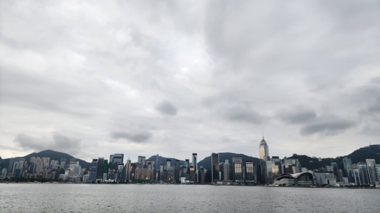 天文台：本港大致多雲有驟雨 日間短暫見陽光最高29度