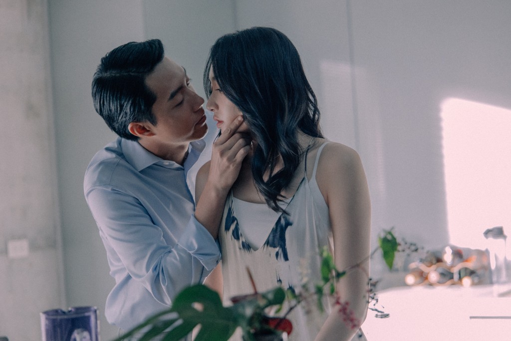 蔡思韵與蔡凡熙共同演出改編自香港作家夏芝然小說的短片《你所不知的妻子》。（大思娛樂提供）