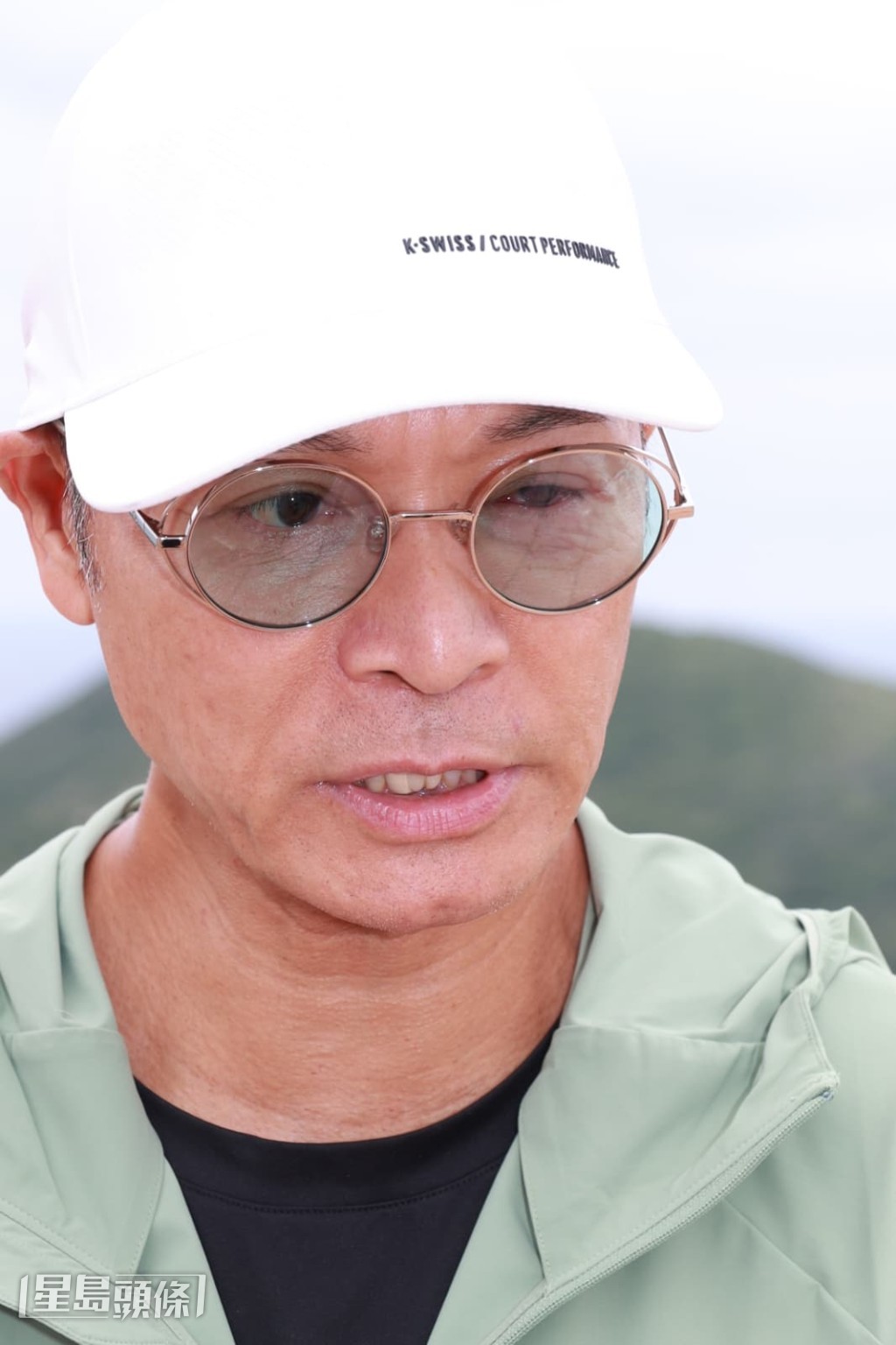 郭晉安戴上太陽眼鏡,並透露左眼正在發炎。