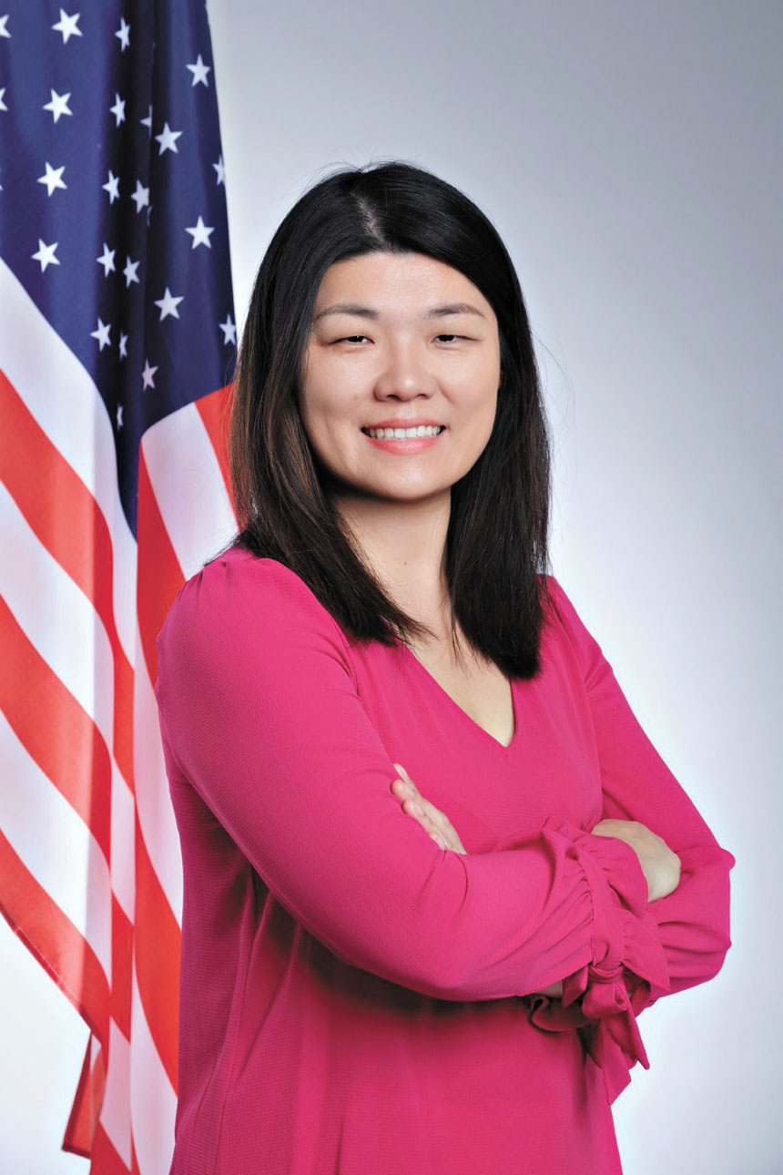 莊文怡11日提案減少新企業面臨行政審批繁瑣程序。 莊文怡競選辦公室提供