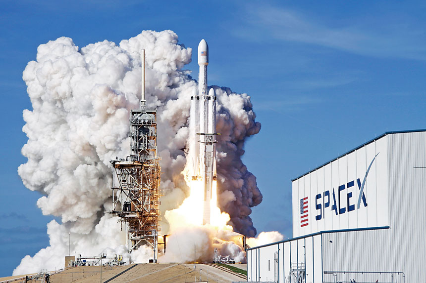 2018年一枚SpaceX公司的獵鷹9號重型火箭,從佛州甘迺迪太空中心的39A發射台升空。美聯社
