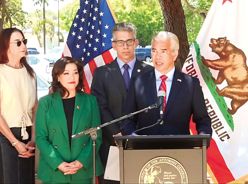 右起：加州總檢察長邦塔（Rob Bonta）、聖他克拉縣律師洛普雷斯蒂（Tony LoPresti）、聖縣參事Betty Duong和艾倫伯格。視頻會議截圖