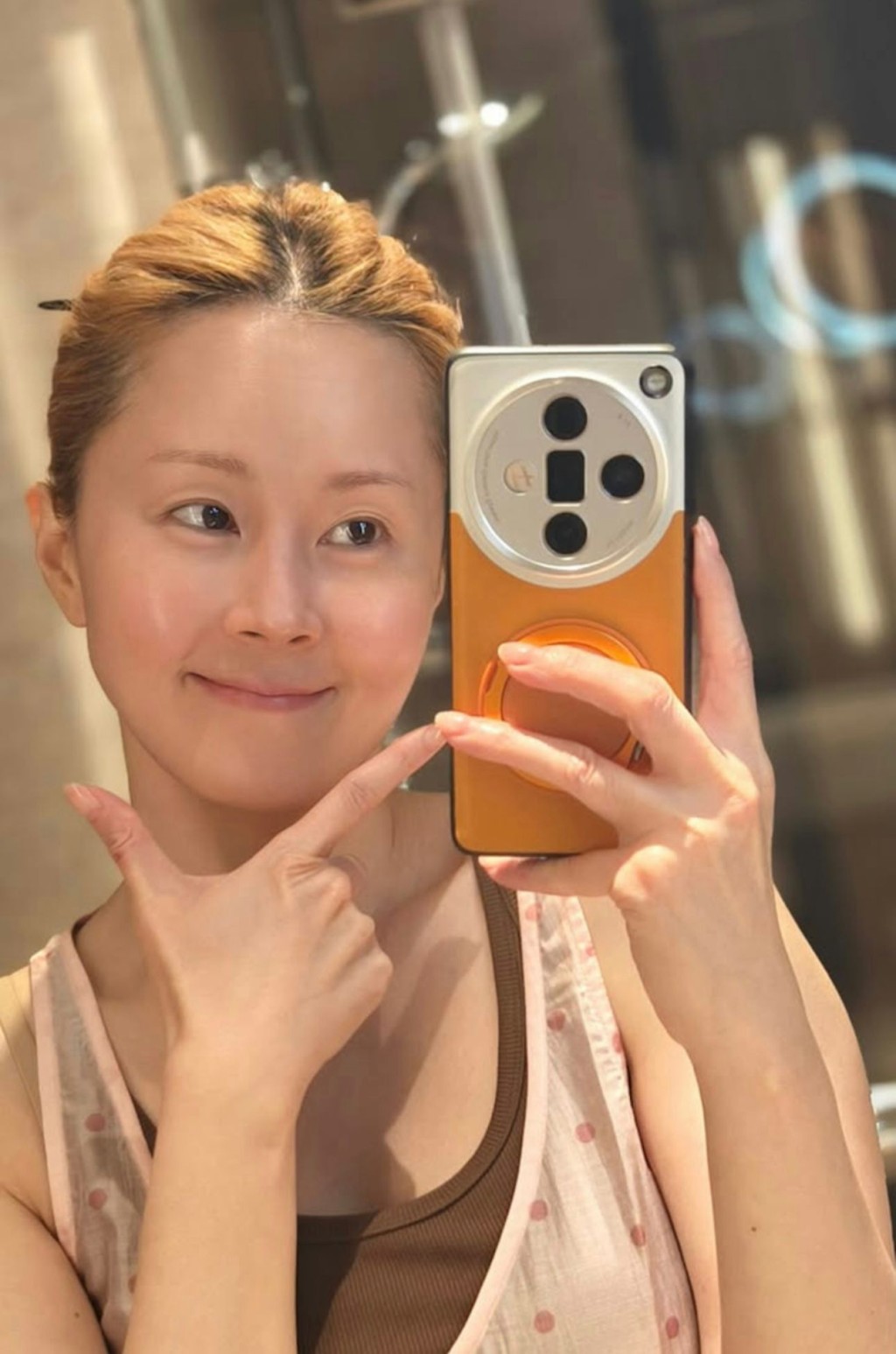 傅穎(Theresa)的終極素顏獲得網民一致讚賞。