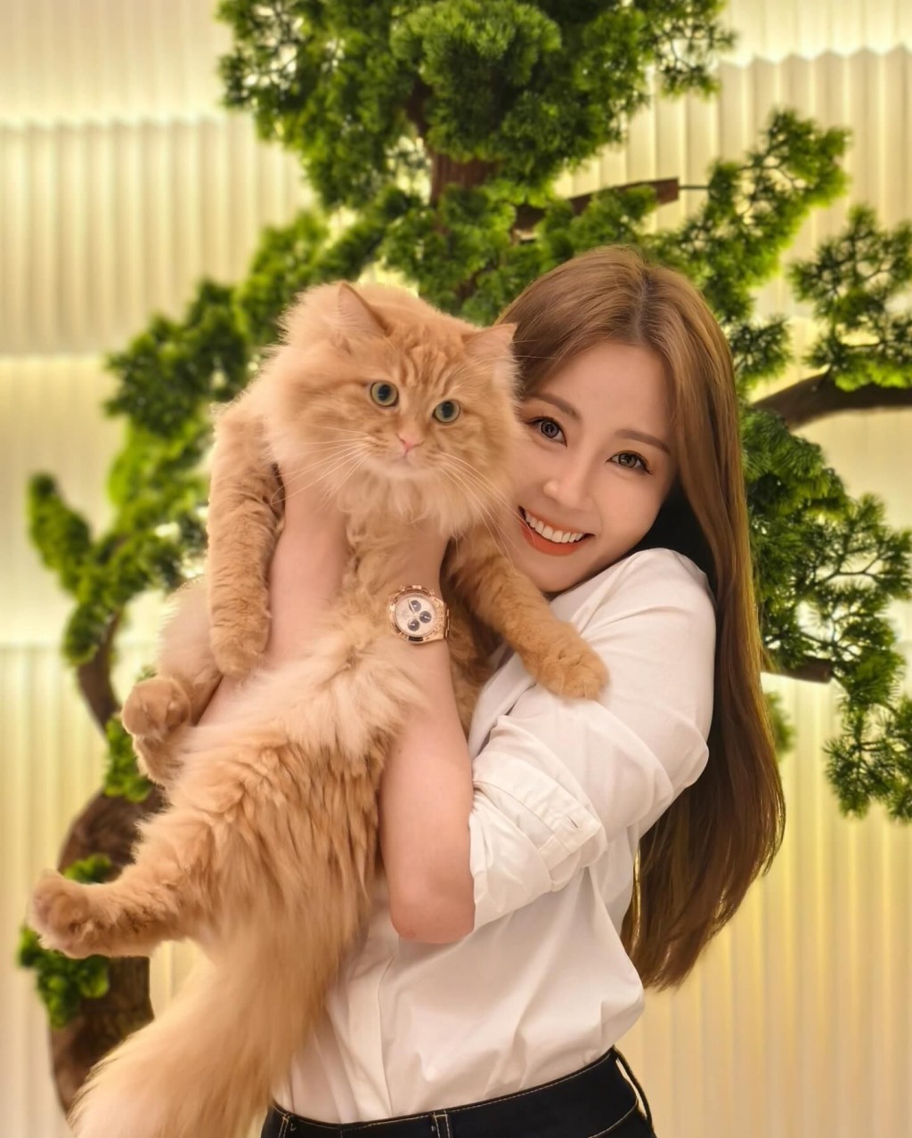 Theresa近年的外貌愈見亮麗。