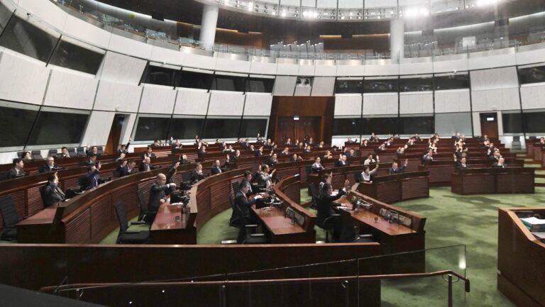 政府擬規管醫療相關用語 議員倡納入「痛症」字眼 當局指需平衡行業影響