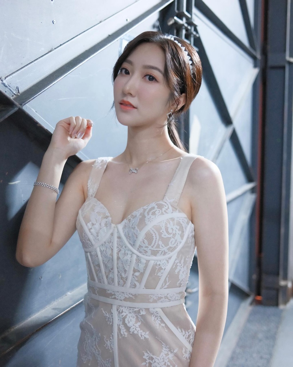 何依婷在懷孕前,上圍未算特別豐滿。