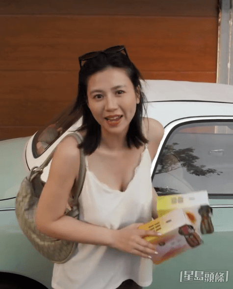 楊偲泳在廣告中展現了性感一面。