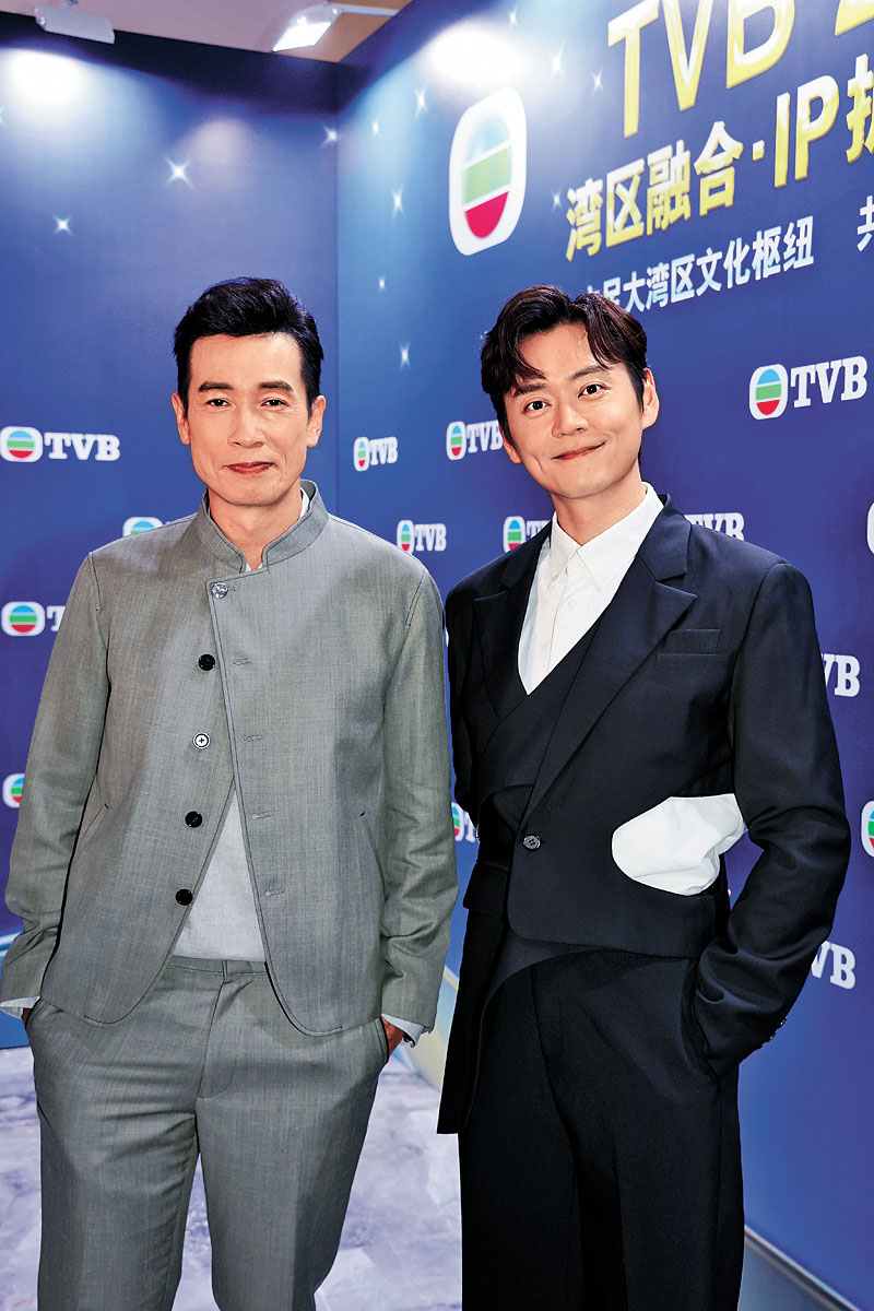■陳豪（左）不敢結婚周年禮物只買咖啡給太太。