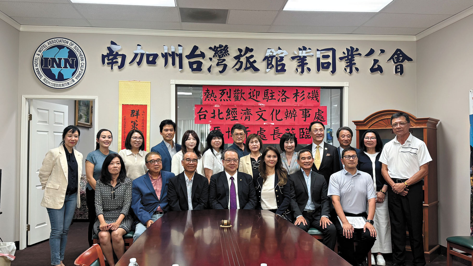馬博元（前排中）與公會理監事成員及來賓大合照。記者陸新攝
