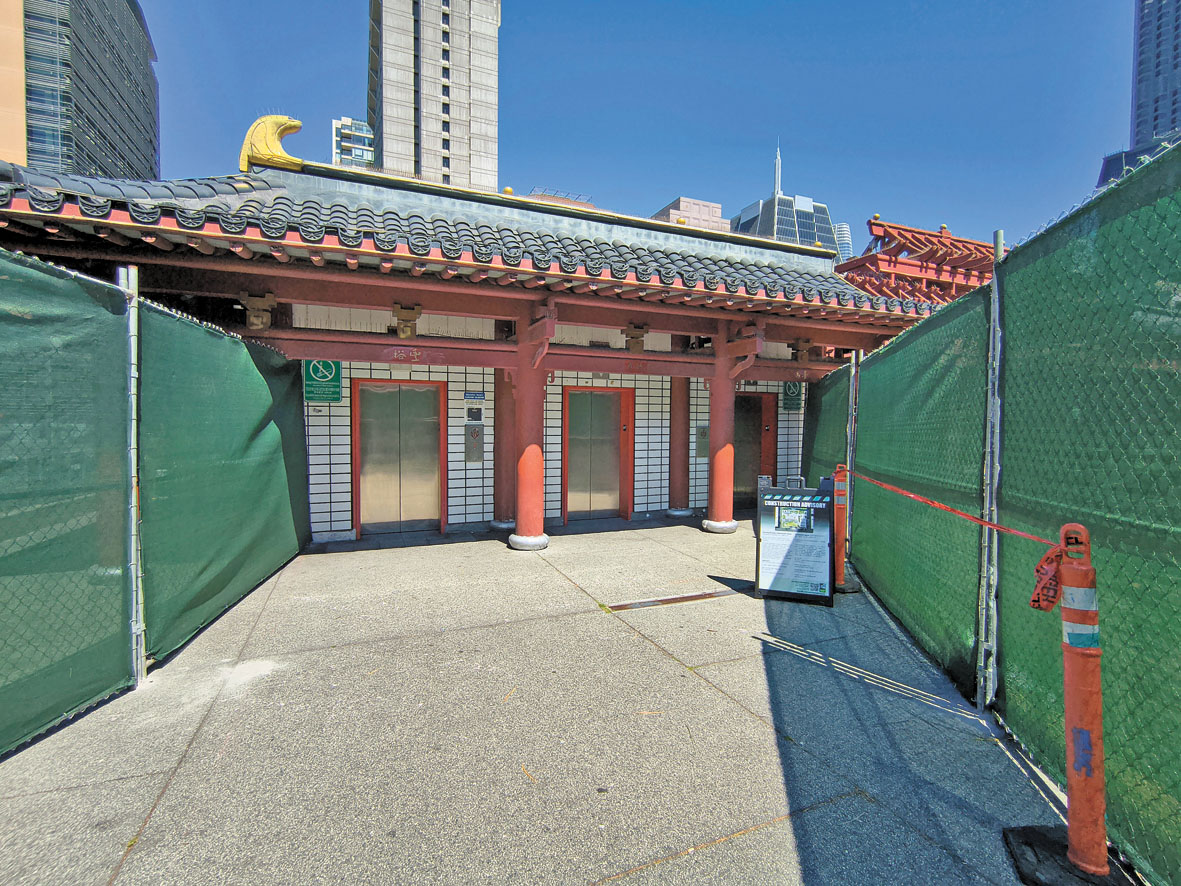 停車場通往花園角廣場依然開闢了專用道,方便進出停車場。記者黃偉江攝