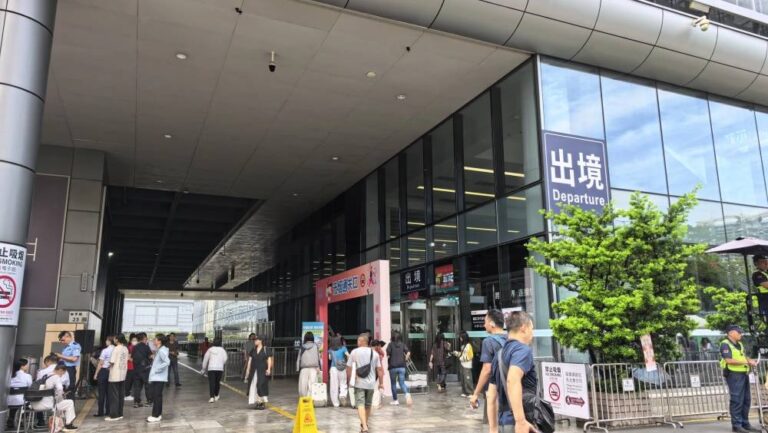 深圳六大口岸加強控煙執法 羅湖福田蓮塘架空層正式劃入禁煙區