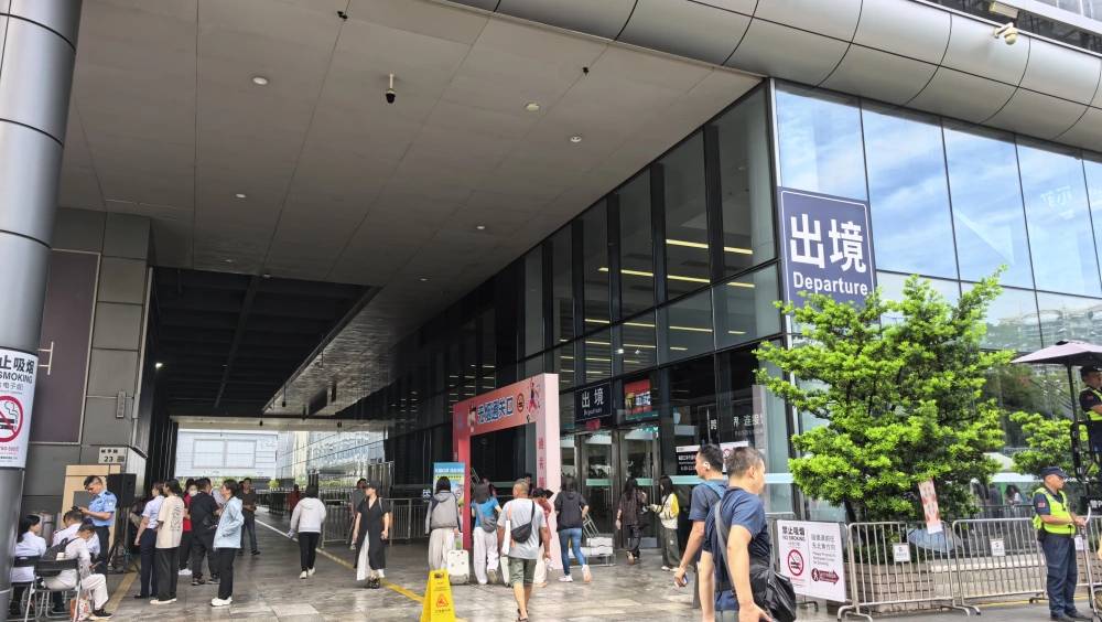 深圳六大口岸加強控煙執法 羅湖福田蓮塘架空層正式劃入禁煙區
