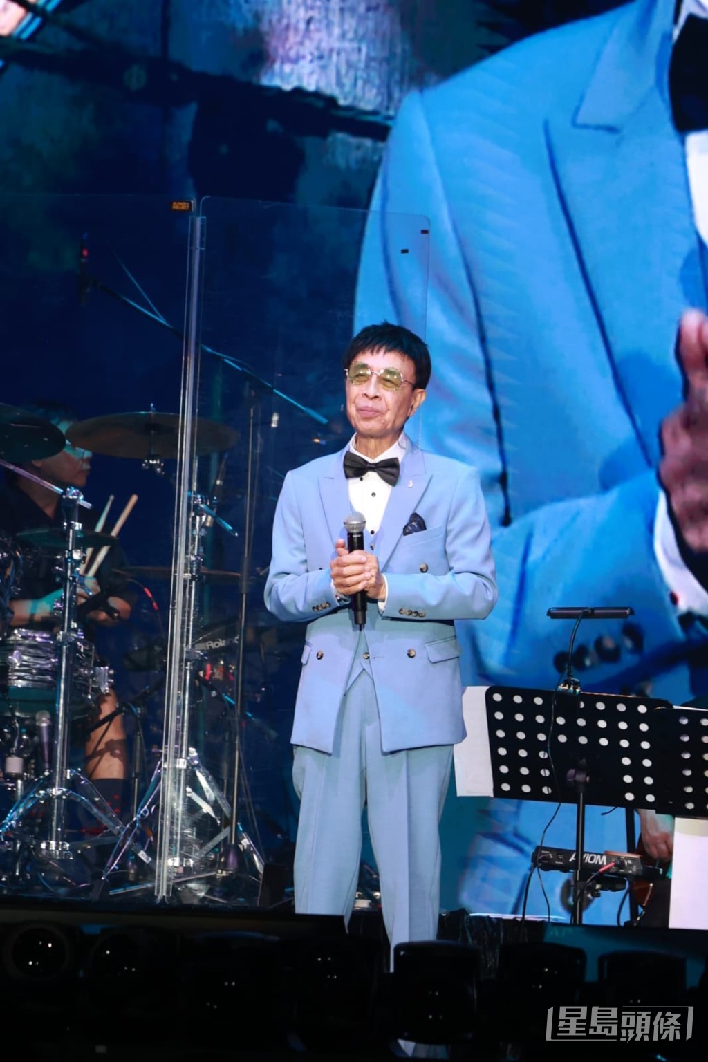 葉振棠作為嘉賓登台演出。