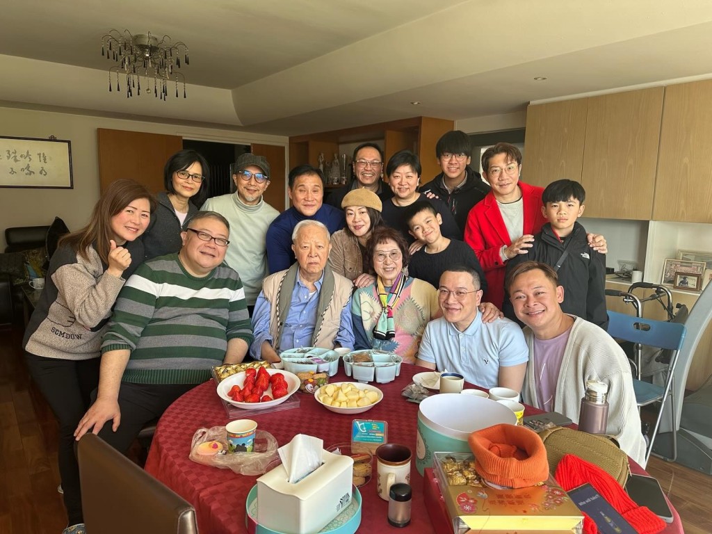 梁祖堯在2024年曾貼出與鍾景輝的合照。