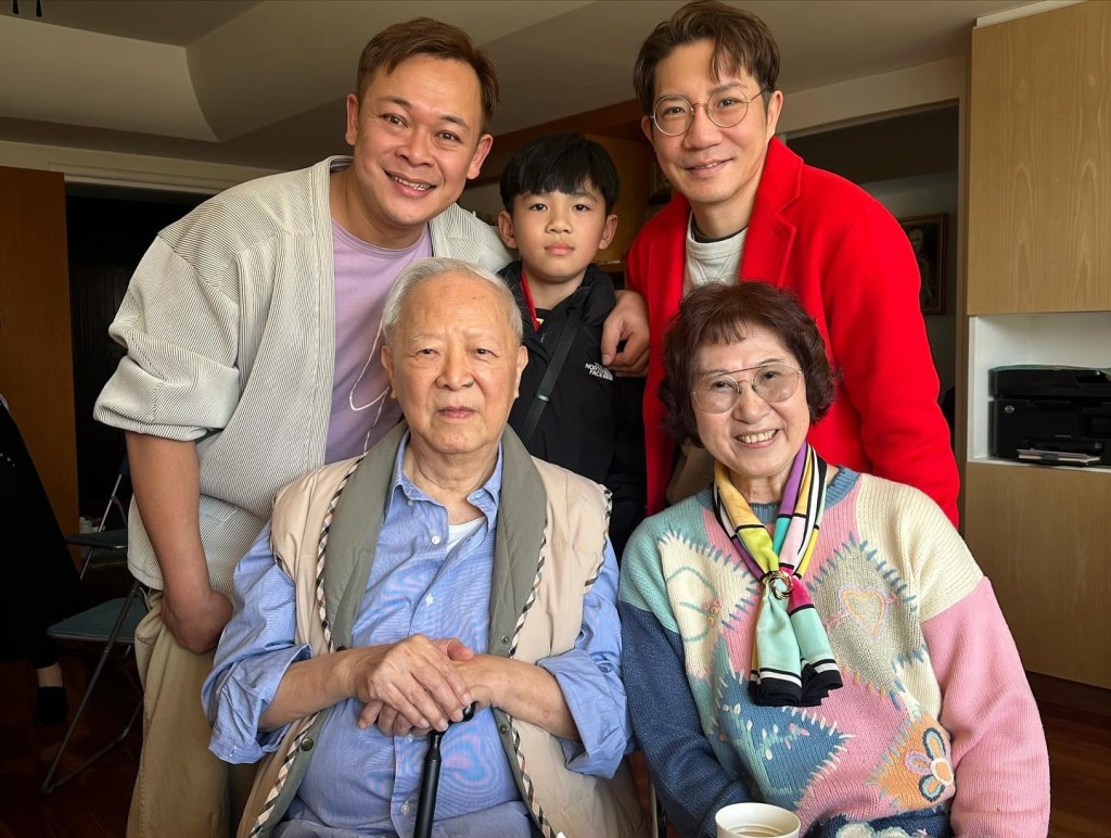 學生們相約一同探訪King Sir。