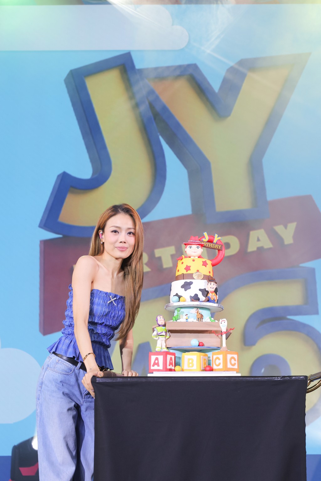 「616」是樂壇天后容祖兒的生日。
