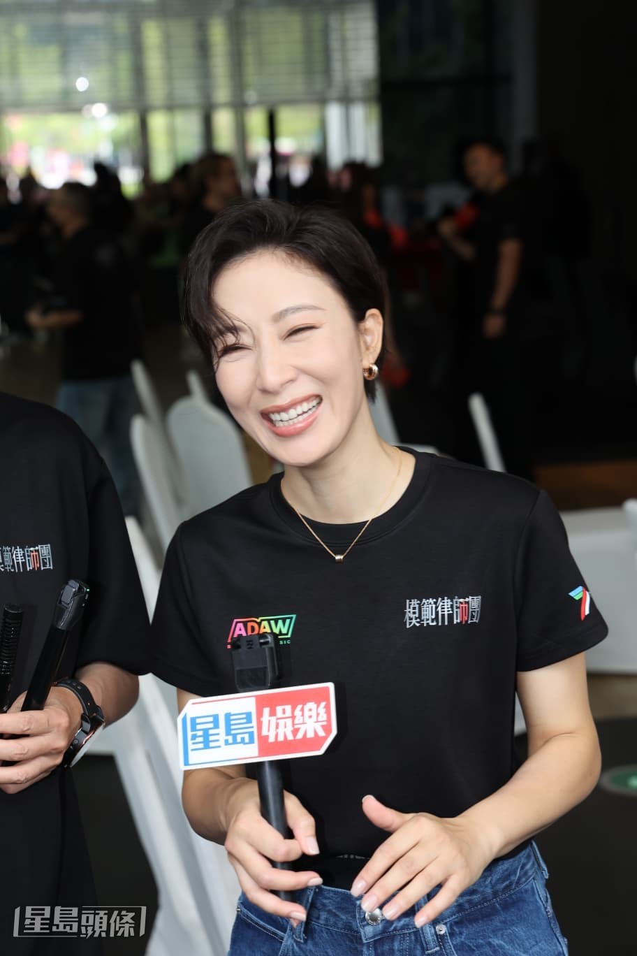 被問到短髮造型撞樣袁潔瑩,楊茜堯笑稱對方同樣是靚女。