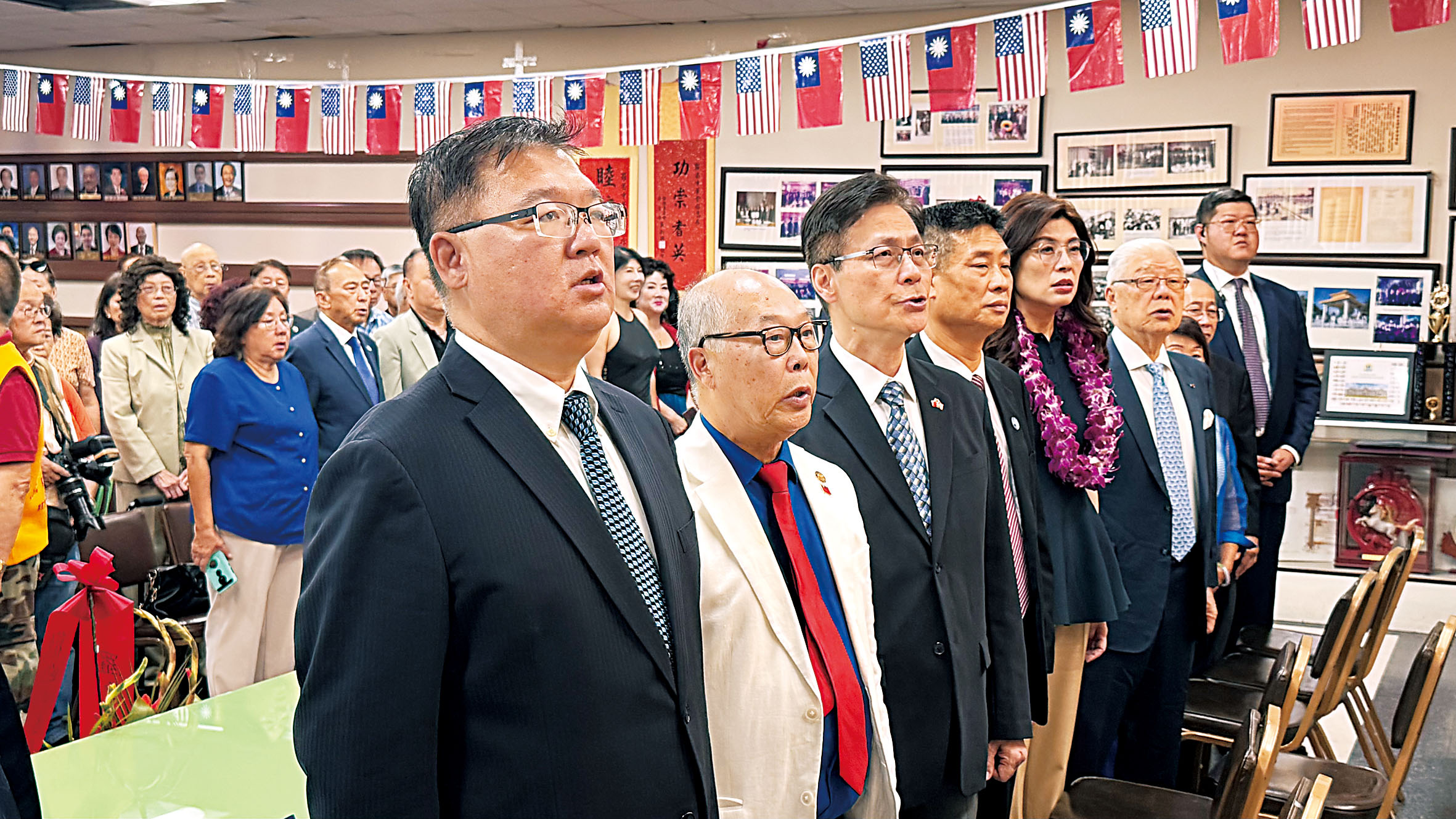 現場播放美國國歌與紀念歌曲。記者陸新攝