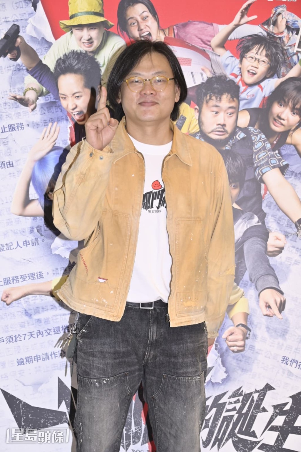白只於電影中飾演一位被脅持的客戶服務部職員。