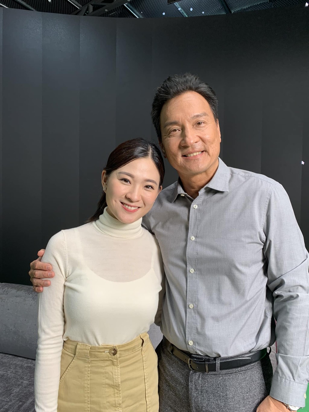 黃子雄曾笑言,在劇中竟要與年輕許多的陳懿德飾演夫婦。