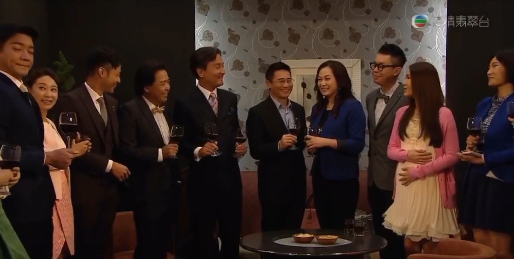 他在第一輯《愛.回家》中飾演律師Damon。
