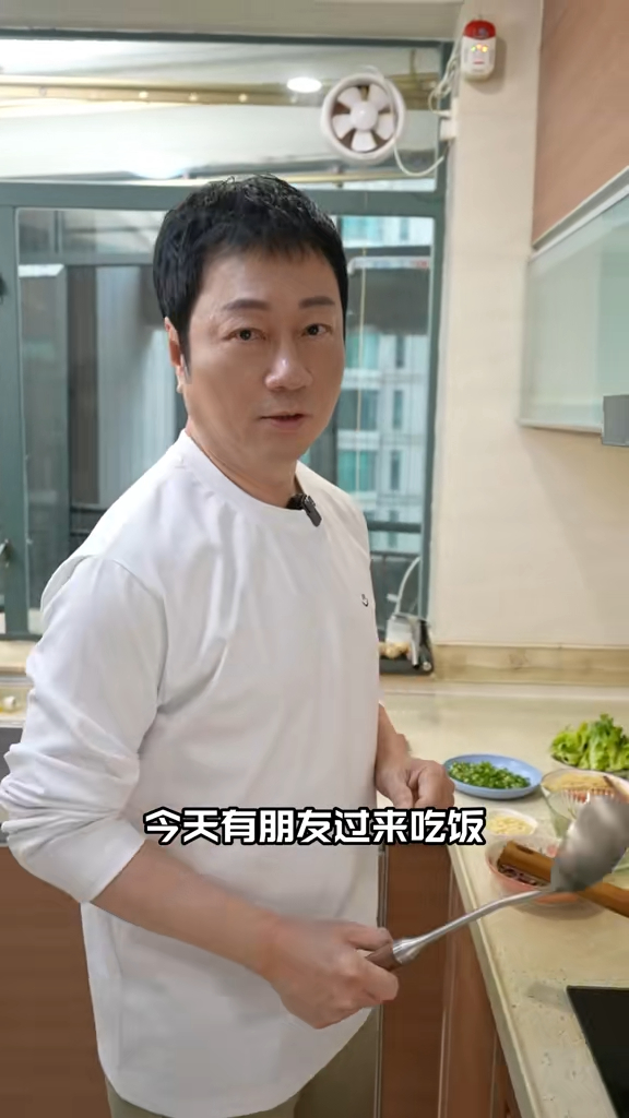黎耀祥早前發佈影片，曝光其中山豪宅。