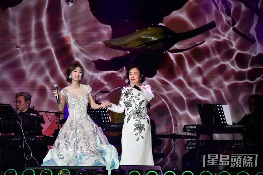 米雪與壓軸嘉賓汪明荃同台表演。