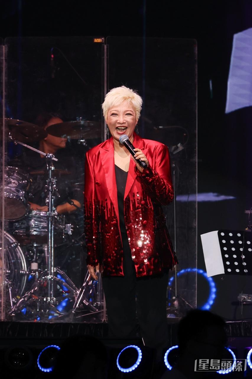 劉雅麗以一頭金髮造型亮相。