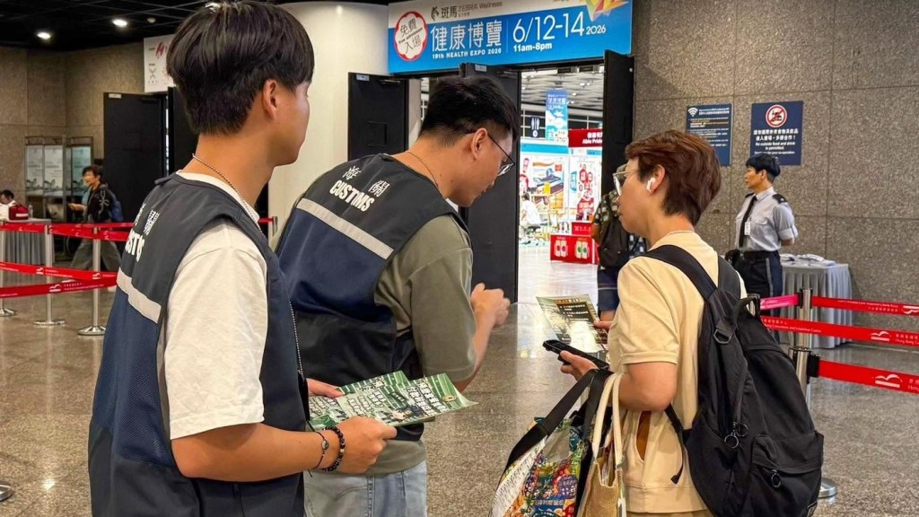 海關宣傳隊提醒市民 購買預繳式套餐前須審慎評估風險