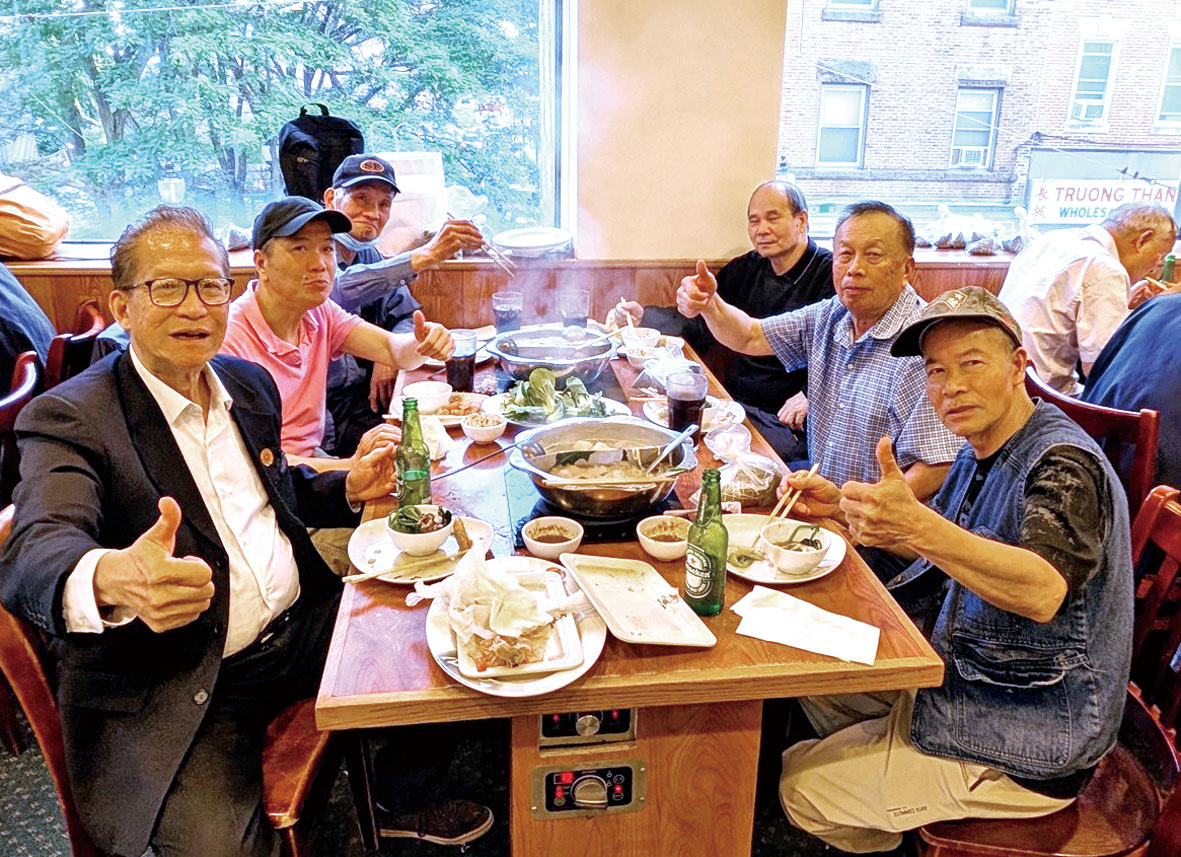 黃兆祥(左一)等宗親為本次活動點讚。