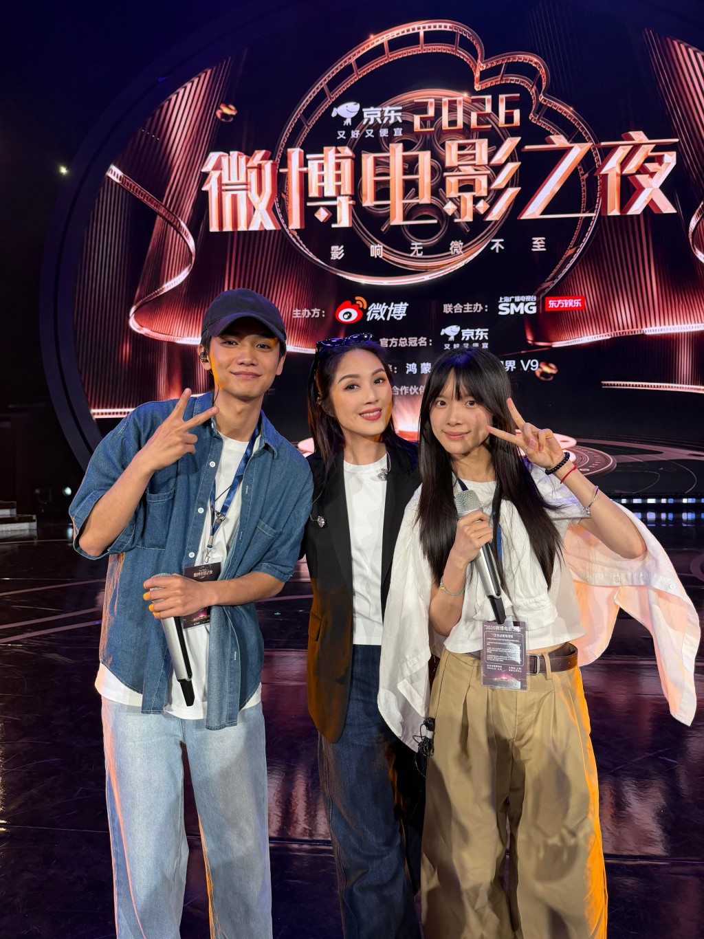 她與《給阿嬤的情書》兩位主角王彦桐及李思潼結緣。