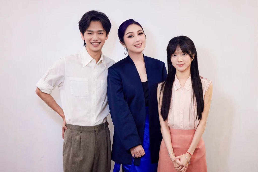 三人同台演出，顯得相當合拍。