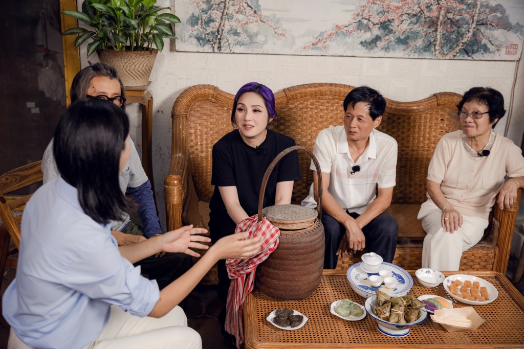 遇見同鄉，讓她感到格外親切。