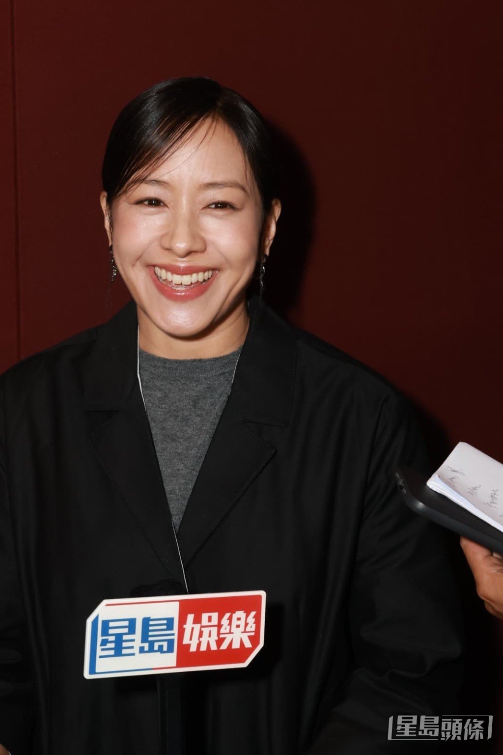 林嘉欣笑言因基因良好，戲裡有個漂亮女兒。