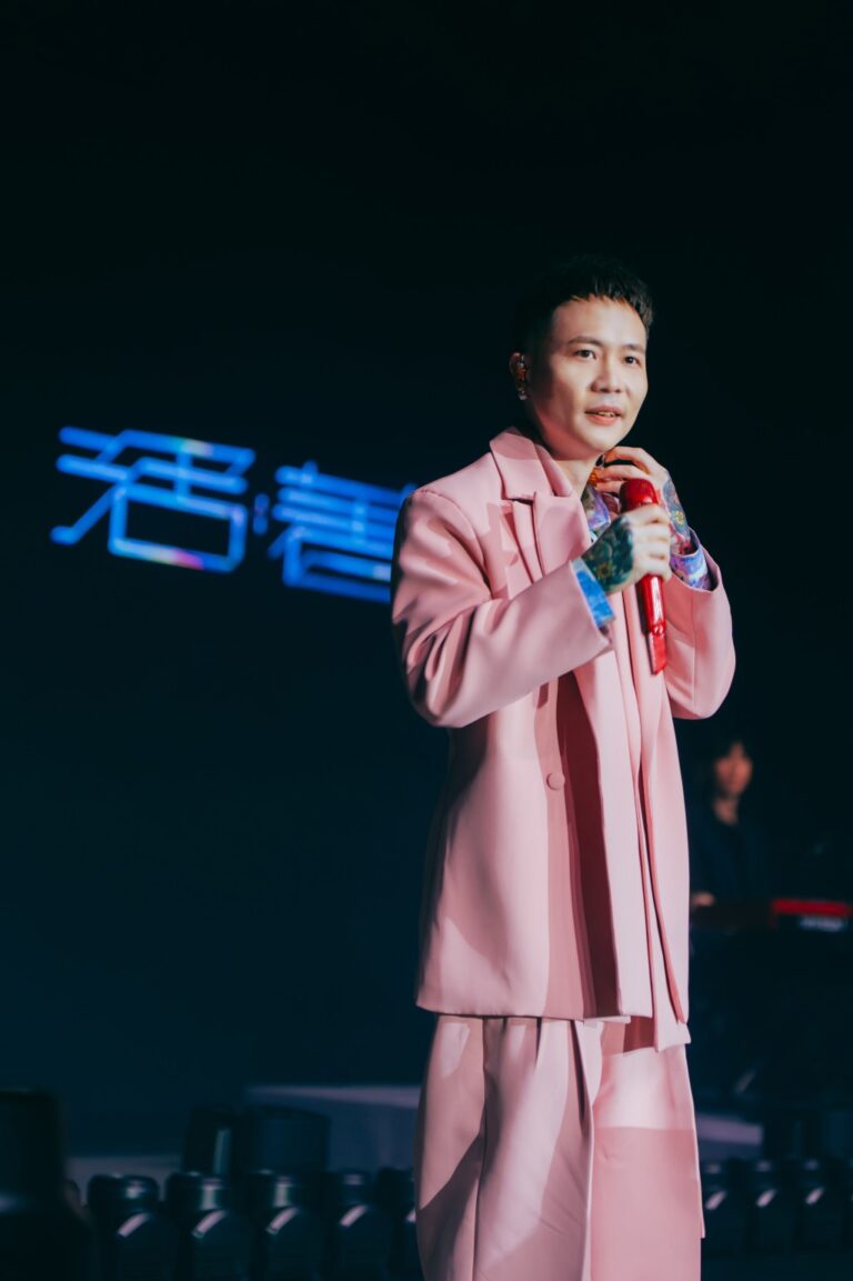 蕭秉治香港首場個唱圓滿結束 苦練廣東歌獻《黑玻璃》預告再來港