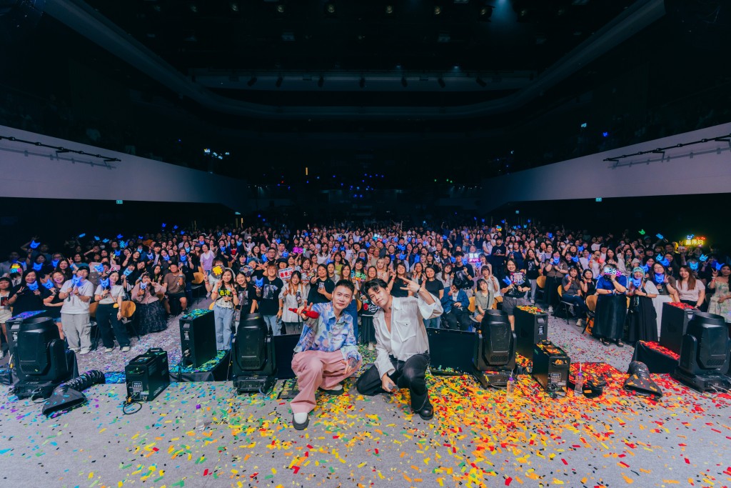 演唱會結束前的大合照時間。