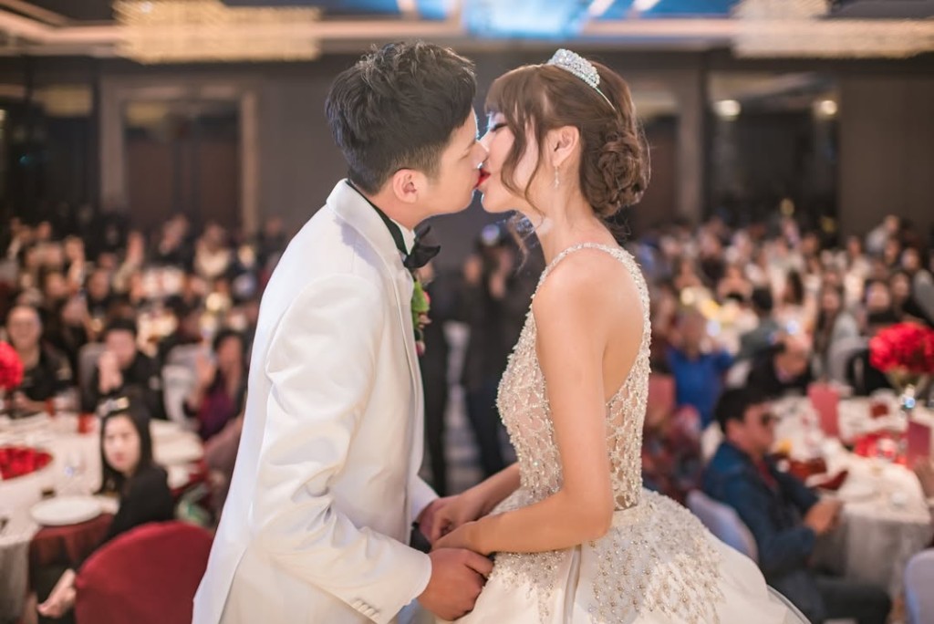 譚嘉儀當日的婚禮場面相當豪華。