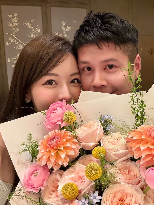 譚嘉儀與老公由拍拖到結婚,攜手多年。