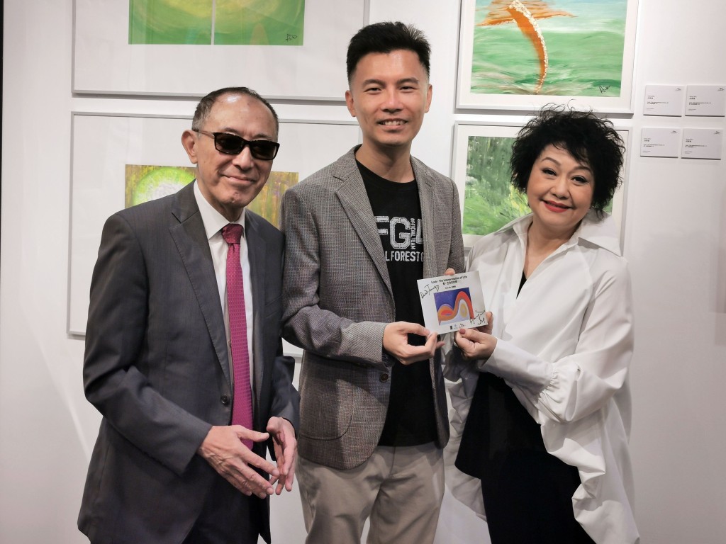胡美儀與毛俊輝曾携手舉辦慈善畫展。