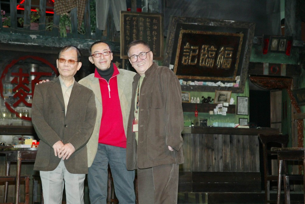 毛俊輝聯同黃霑、顧嘉煇,創作了經典音樂劇《酸酸甜甜香港地》。