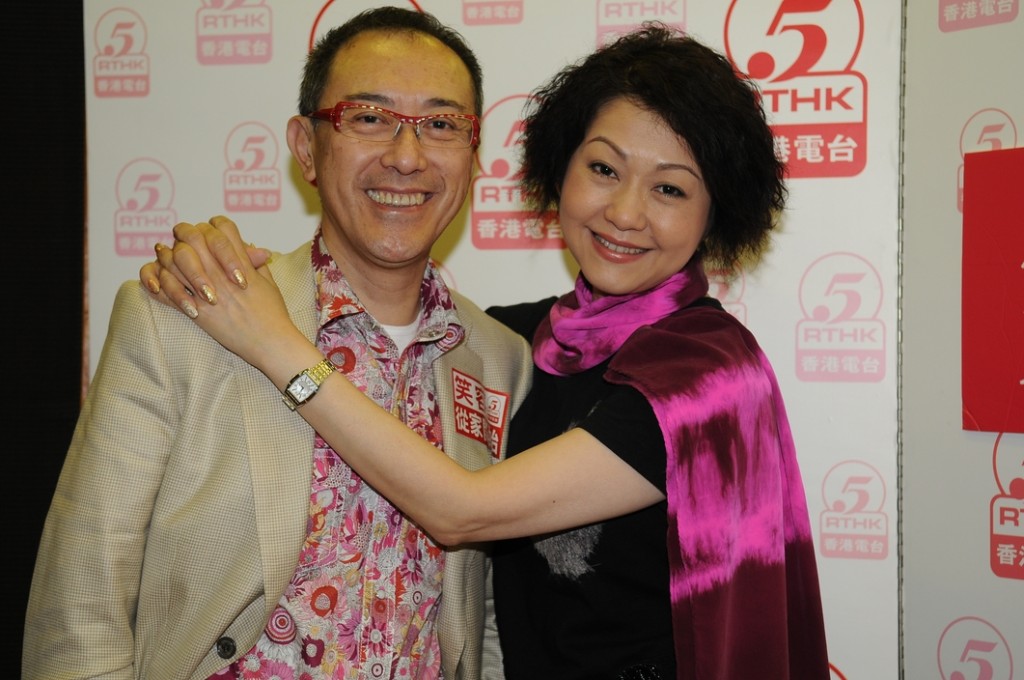 毛俊輝與胡美儀結婚多年,感情始終深厚。