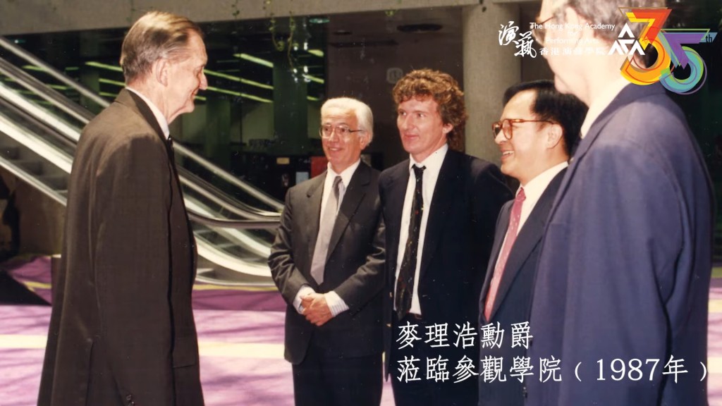 鍾景輝的演藝事業成就非凡。